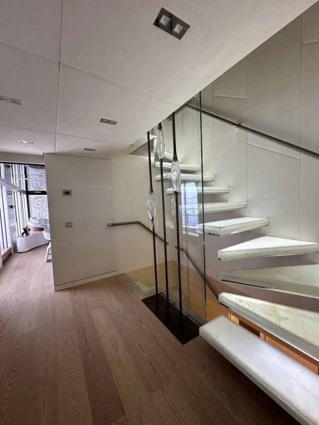 AXIOS Interior