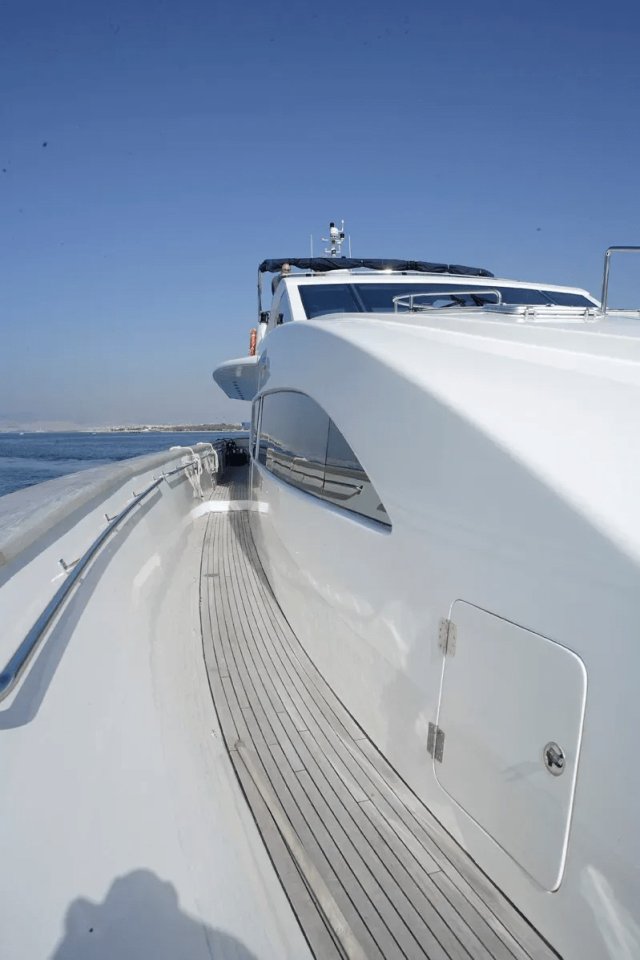 DREAM B Exterior