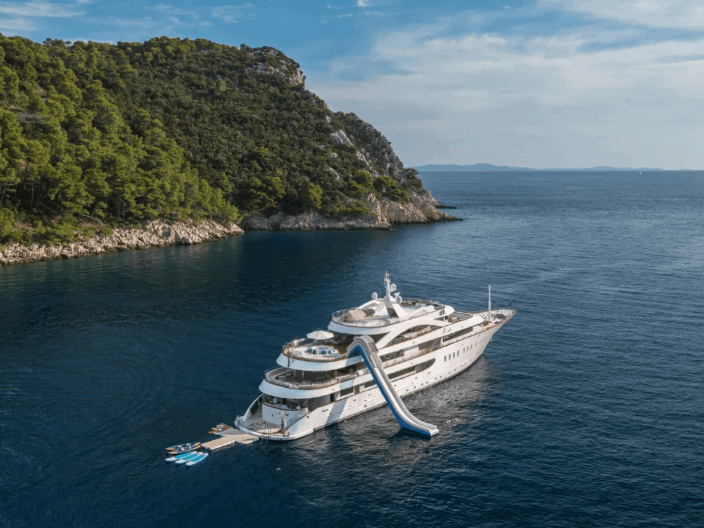 M/Y ANTHEA